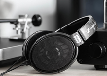 Load image into Gallery viewer, Sennheiser HD 650 Open Back Professional Headphone
